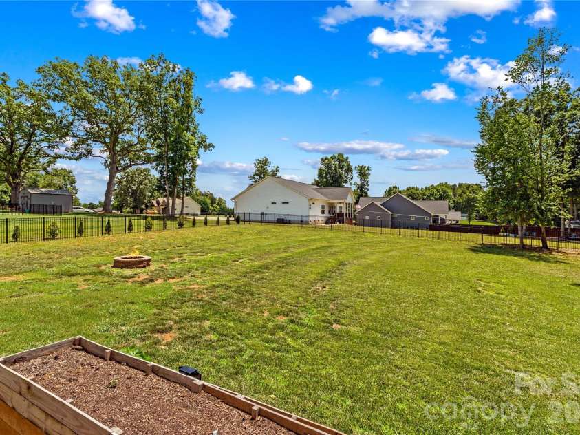 305 Absher Farm Loop, Statesville, NC 28625.  MLS# CAR4396326, YatesRealty ID 38255. 