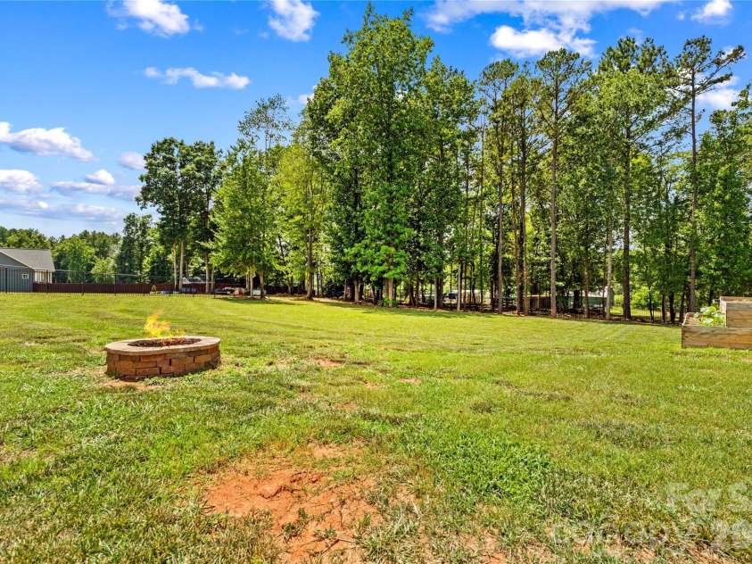 305 Absher Farm Loop, Statesville, NC 28625.  MLS# CAR4396326, YatesRealty ID 38255. 