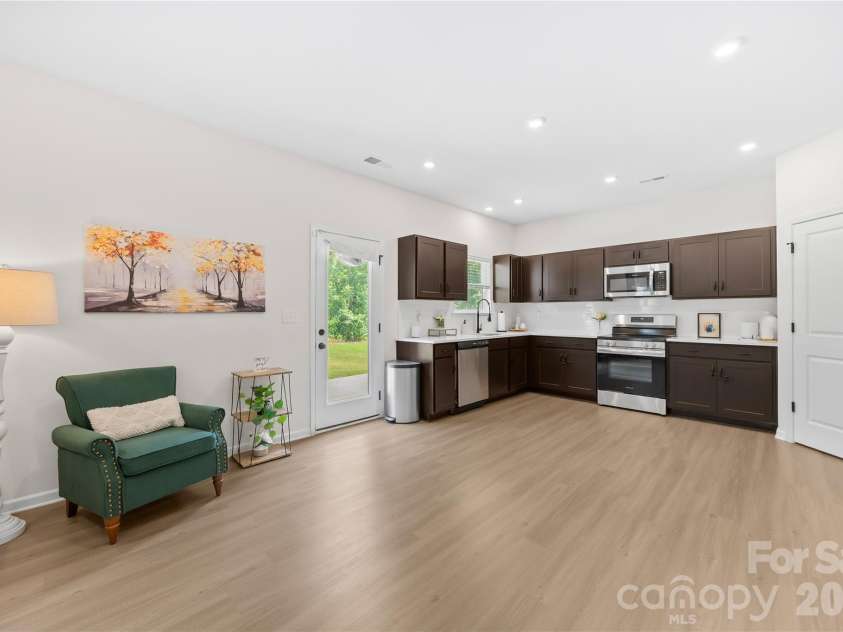 6230 Gala Lane, Charlotte, NC 28215.  MLS# CAR4393664, YatesRealty ID 38256. 