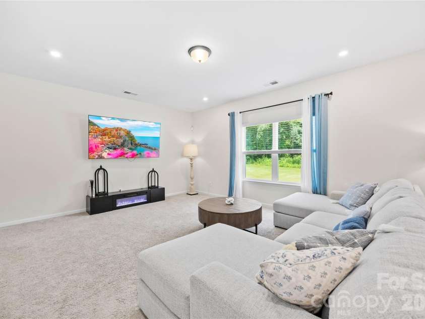 6230 Gala Lane, Charlotte, NC 28215.  MLS# CAR4393664, YatesRealty ID 38256. 