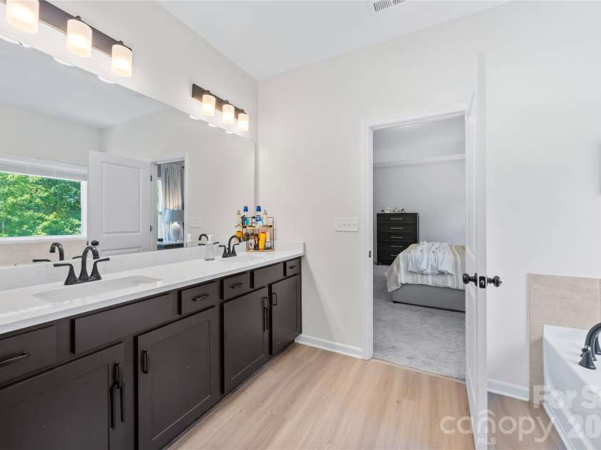 6230 Gala Lane, Charlotte, NC 28215.  MLS# CAR4393664, YatesRealty ID 38256. 