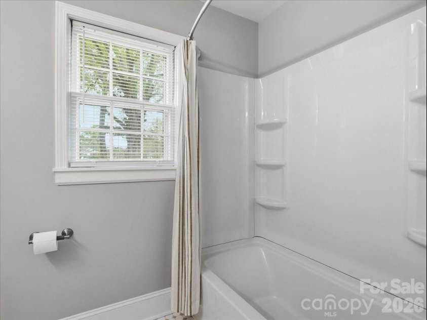 702 Rockwood Drive, Rock Hill, SC 29730.  MLS# CAR4364183, YatesRealty ID 38257. Tub area full bath