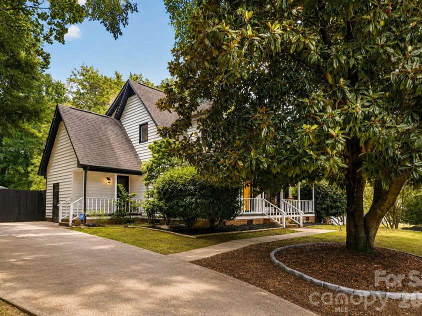8055 Tifton Road, Charlotte, NC 28226.  MLS# CAR4403018, YatesRealty ID 38258. 