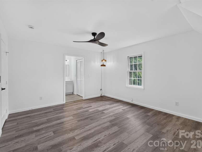 8055 Tifton Road, Charlotte, NC 28226.  MLS# CAR4403018, YatesRealty ID 38258. 