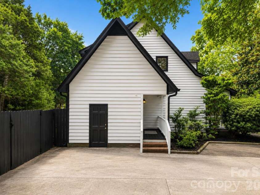 8055 Tifton Road, Charlotte, NC 28226.  MLS# CAR4403018, YatesRealty ID 38258. 