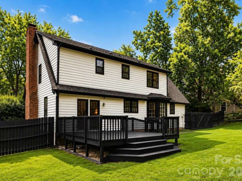 8055 Tifton Road, Charlotte, NC 28226.  MLS# CAR4403018, YatesRealty ID 38258. 