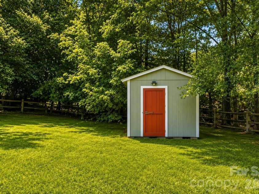 8055 Tifton Road, Charlotte, NC 28226.  MLS# CAR4403018, YatesRealty ID 38258. 