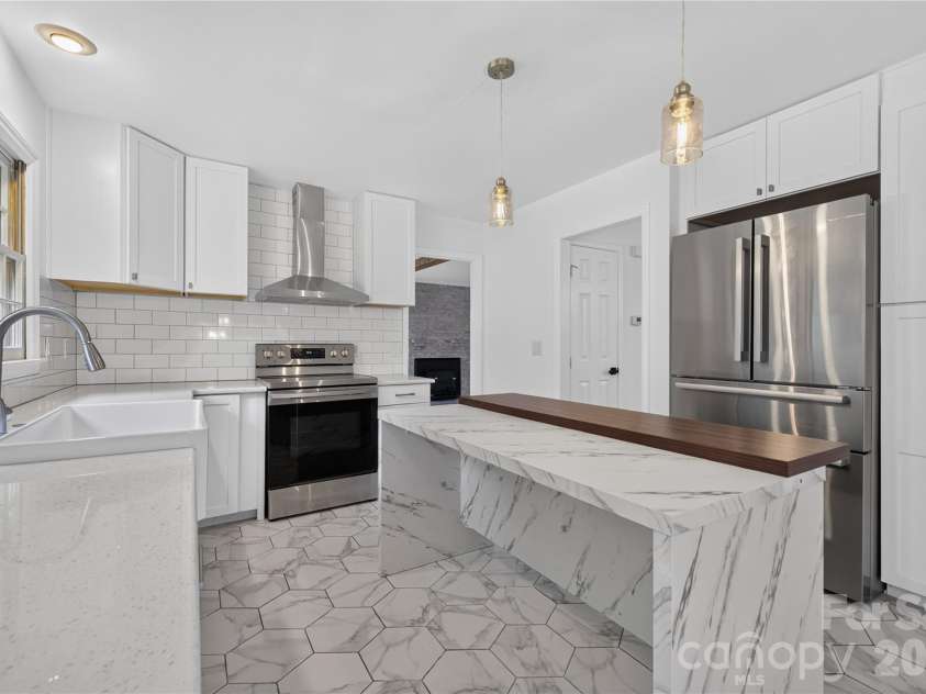 8055 Tifton Road, Charlotte, NC 28226.  MLS# CAR4403018, YatesRealty ID 38258. 