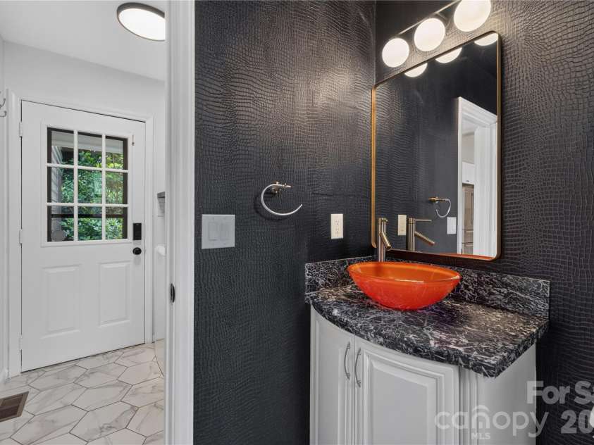 8055 Tifton Road, Charlotte, NC 28226.  MLS# CAR4403018, YatesRealty ID 38258. 