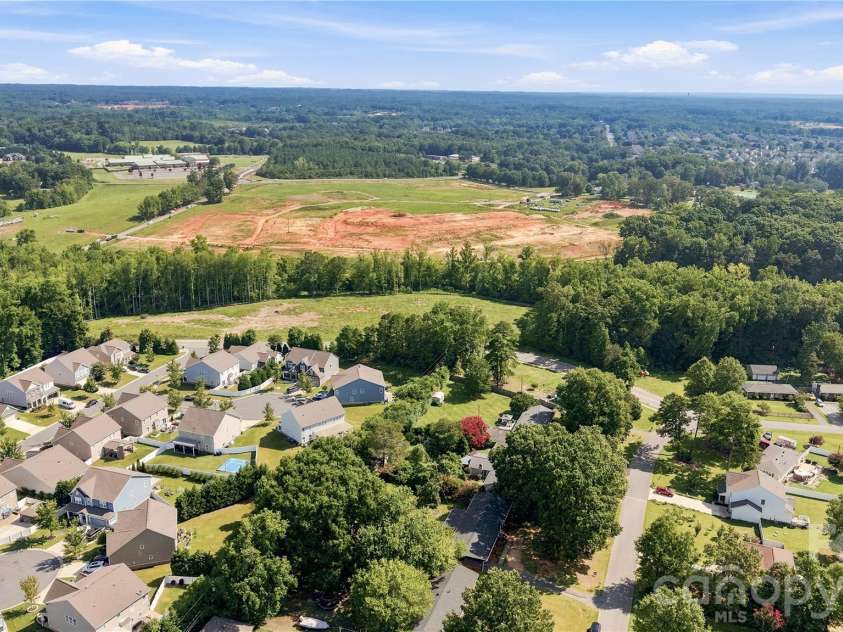 323 Meadowbrook Drive, Matthews, NC 28104.  MLS# CAR4403089, YatesRealty ID 38259. 