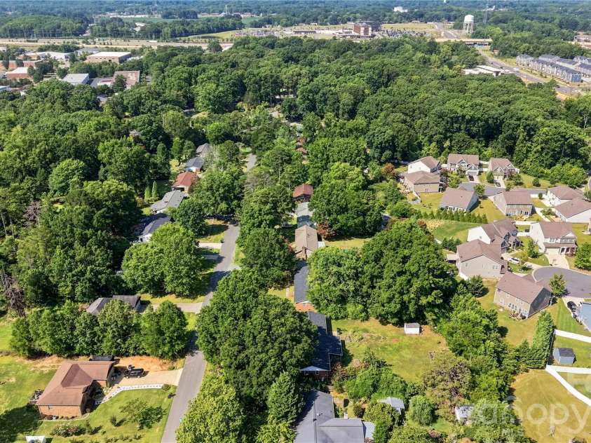 323 Meadowbrook Drive, Matthews, NC 28104.  MLS# CAR4403089, YatesRealty ID 38259. 