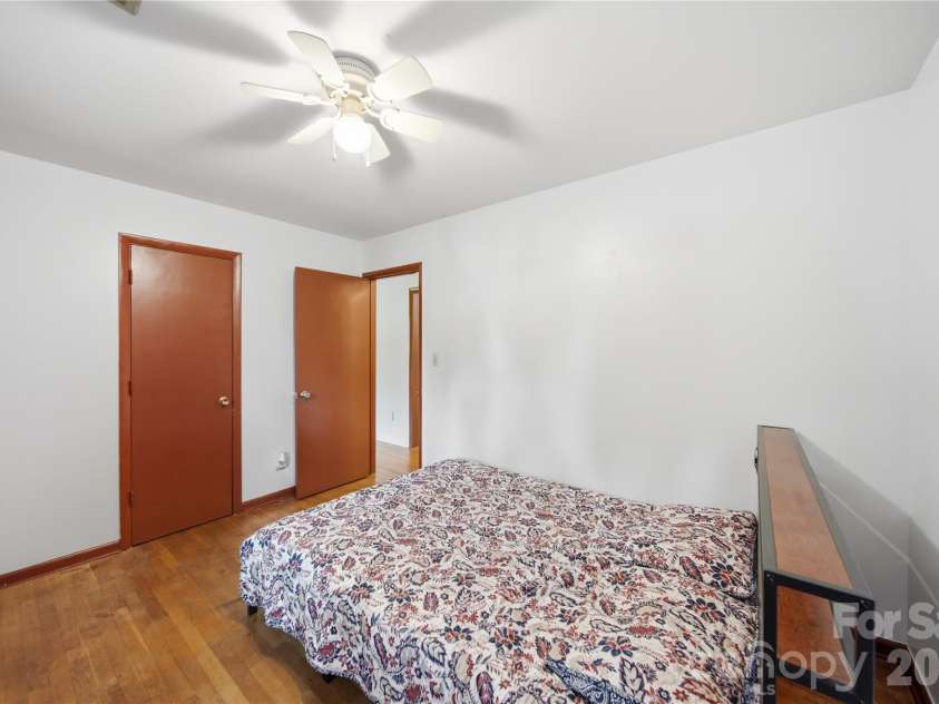 323 Meadowbrook Drive, Matthews, NC 28104.  MLS# CAR4403089, YatesRealty ID 38259. Bed Room 1