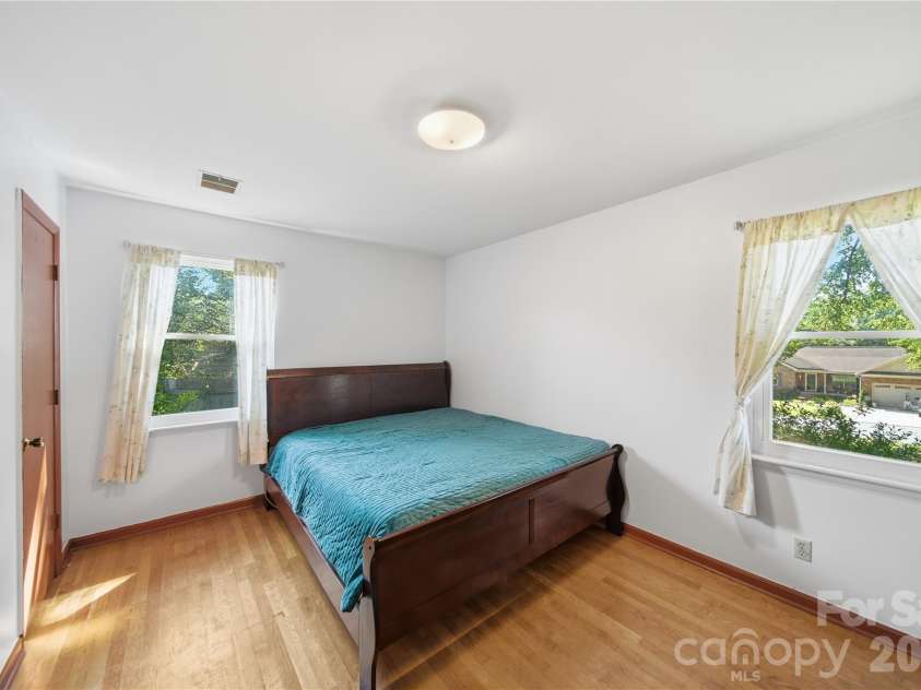 323 Meadowbrook Drive, Matthews, NC 28104.  MLS# CAR4403089, YatesRealty ID 38259. BED ROOM2