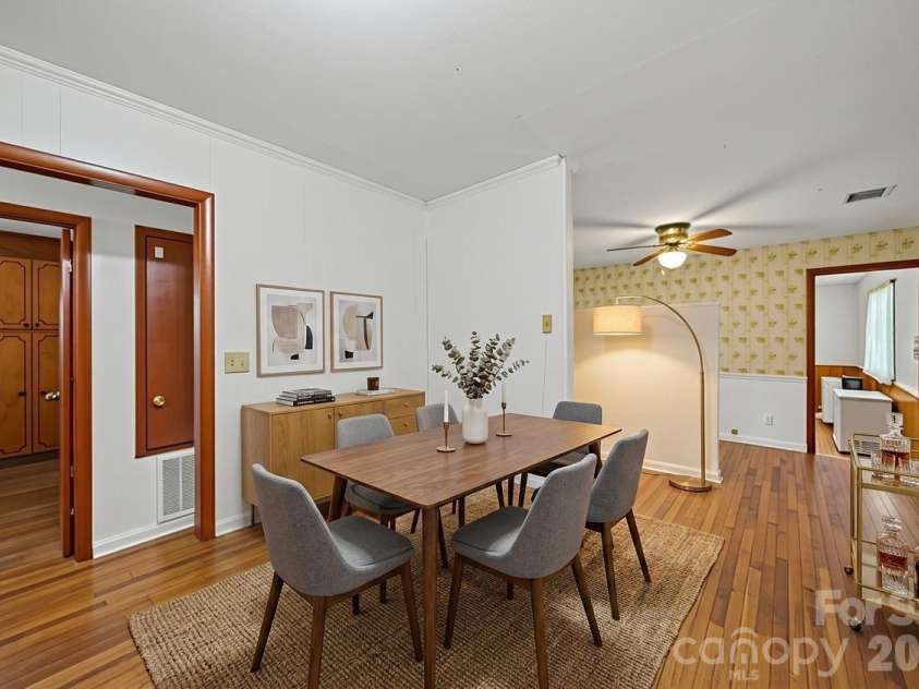 323 Meadowbrook Drive, Matthews, NC 28104.  MLS# CAR4403089, YatesRealty ID 38259. Dinning Area(Virtual staging)