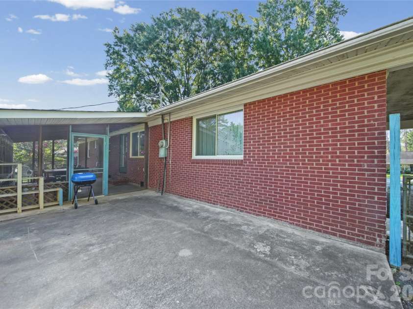 323 Meadowbrook Drive, Matthews, NC 28104.  MLS# CAR4403089, YatesRealty ID 38259. Patio