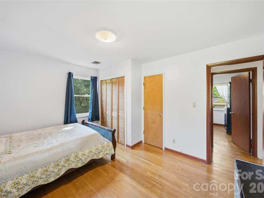 323 Meadowbrook Drive, Matthews, NC 28104.  MLS# CAR4403089, YatesRealty ID 38259. Primary Bed room(3)