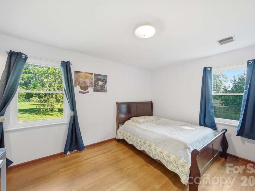 323 Meadowbrook Drive, Matthews, NC 28104.  MLS# CAR4403089, YatesRealty ID 38259. PrimY BED ROOM