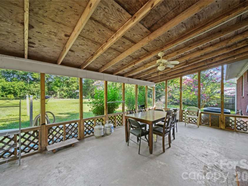 323 Meadowbrook Drive, Matthews, NC 28104.  MLS# CAR4403089, YatesRealty ID 38259. Sun Room