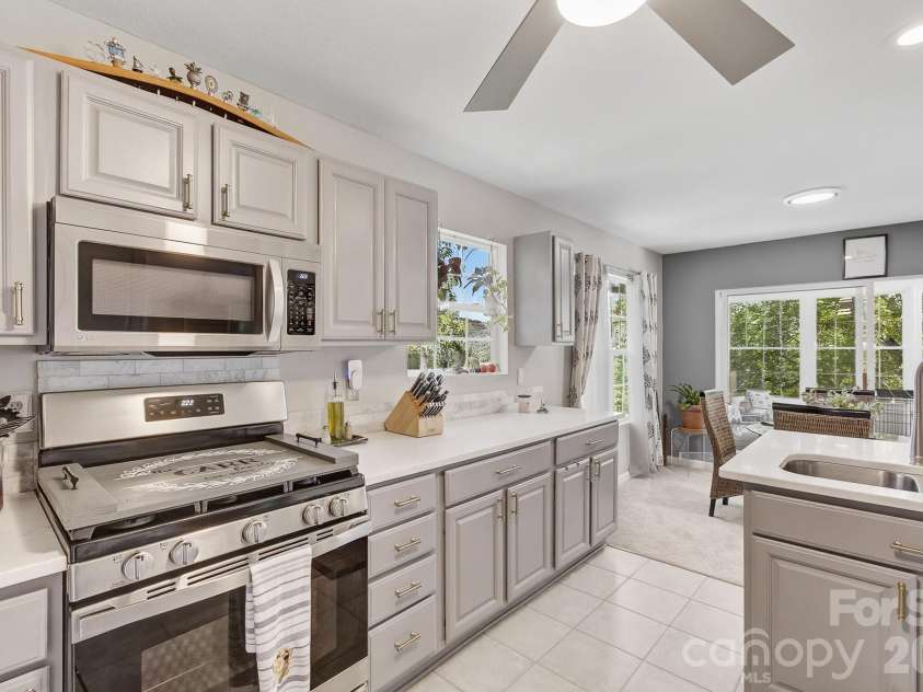 28 Secretariat Drive, Hendersonville, NC 28792.  MLS# CAR4404069, YatesRealty ID 38260. 