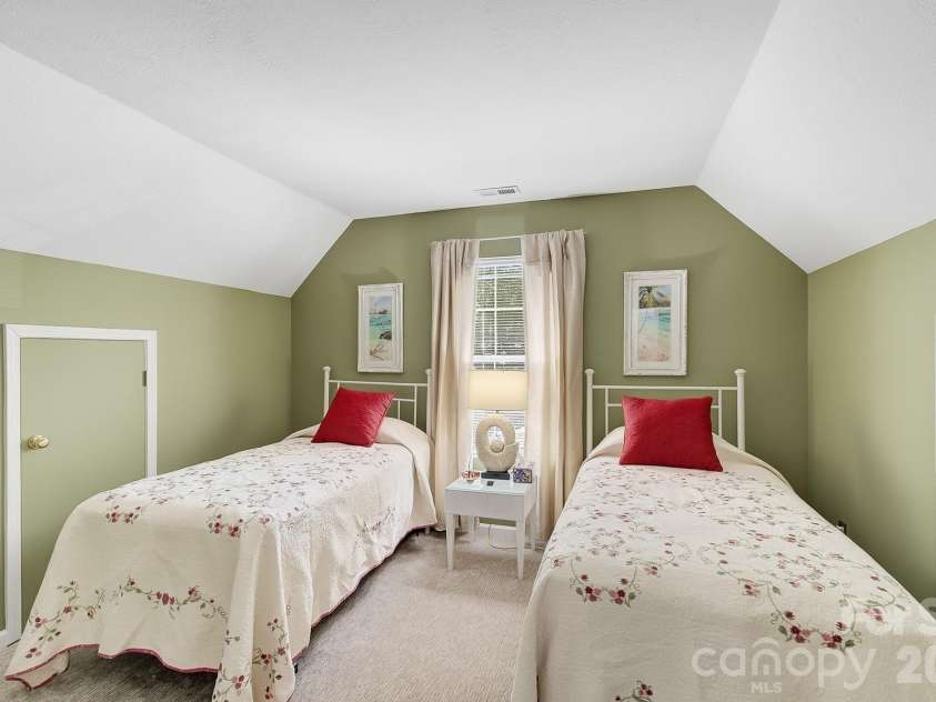 28 Secretariat Drive, Hendersonville, NC 28792.  MLS# CAR4404069, YatesRealty ID 38260. 