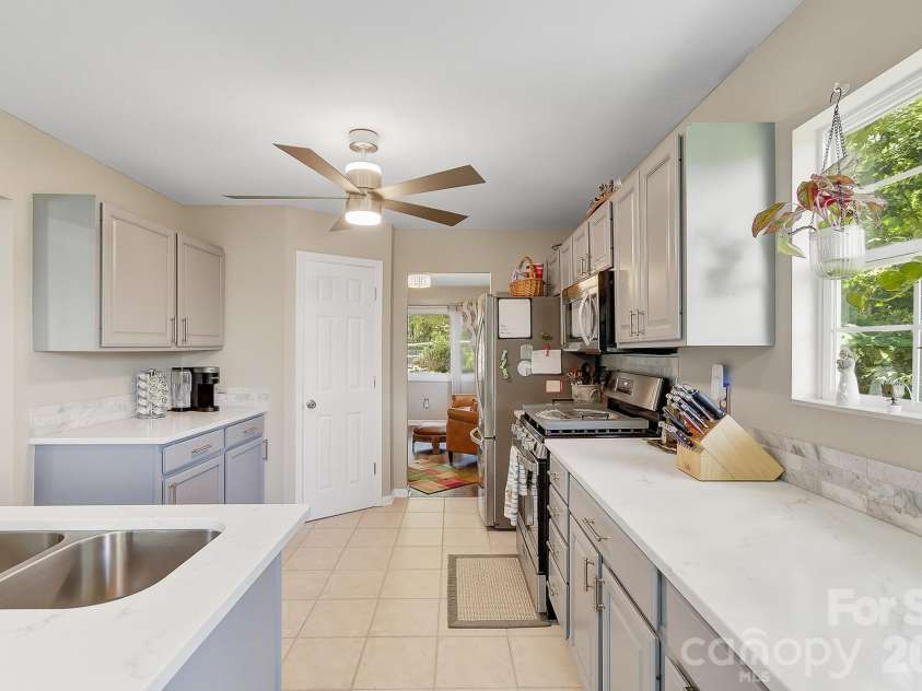 28 Secretariat Drive, Hendersonville, NC 28792.  MLS# CAR4404069, YatesRealty ID 38260. 