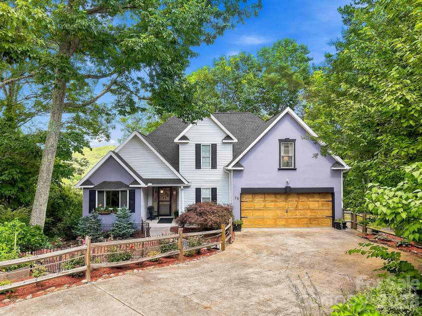 28 Secretariat Drive, Hendersonville, NC 28792.  MLS# CAR4404069, YatesRealty ID 38260. 