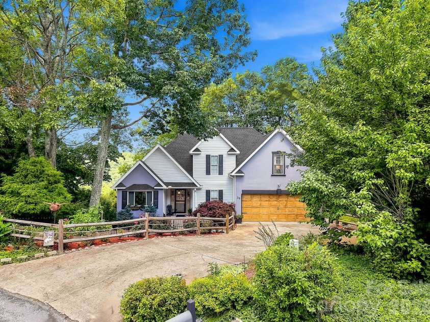 28 Secretariat Drive, Hendersonville, NC 28792.  MLS# CAR4404069, YatesRealty ID 38260. 