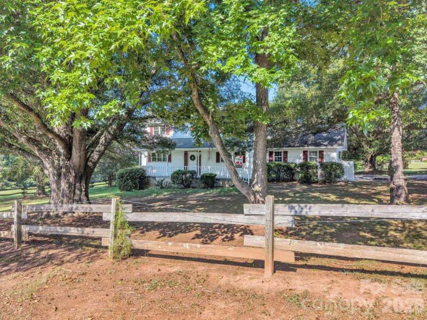 244 Chapman Road, Pacolet, SC 29372.  MLS# CAR4405573, YatesRealty ID 38261. 