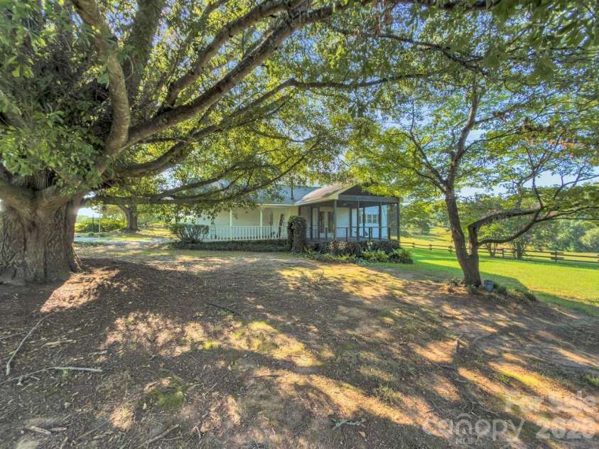 244 Chapman Road, Pacolet, SC 29372.  MLS# CAR4405573, YatesRealty ID 38261. 