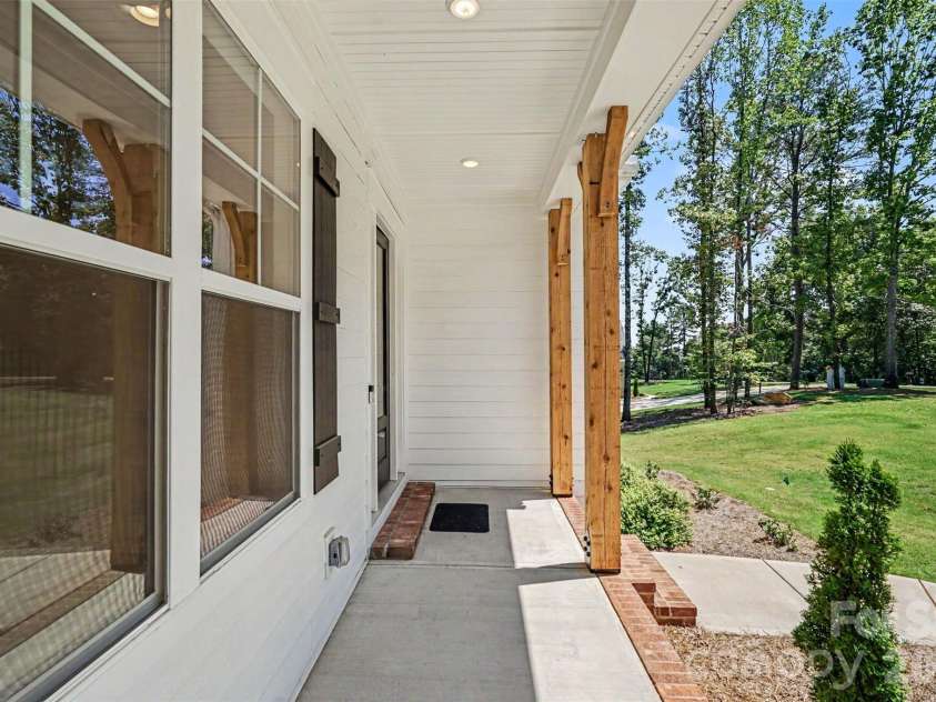 131 High Lake Drive, Statesville, NC 28677.  MLS# CAR4384337, YatesRealty ID 38262. 