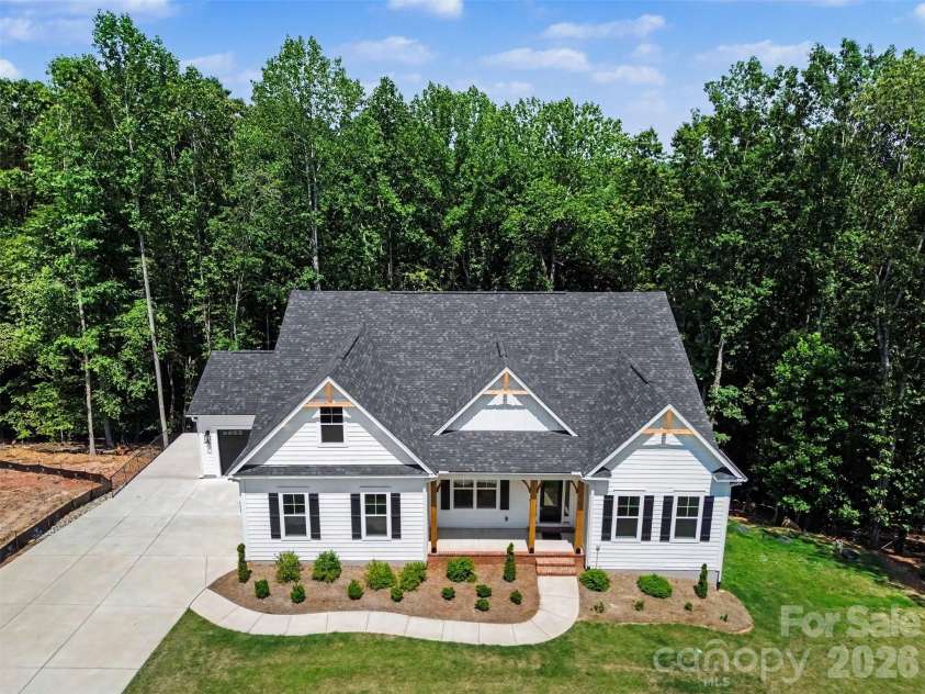 131 High Lake Drive, Statesville, NC 28677.  MLS# CAR4384337, YatesRealty ID 38262. 