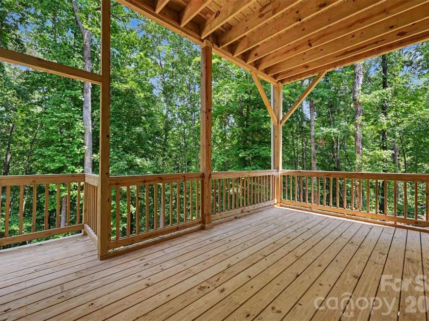 131 High Lake Drive, Statesville, NC 28677.  MLS# CAR4384337, YatesRealty ID 38262. 