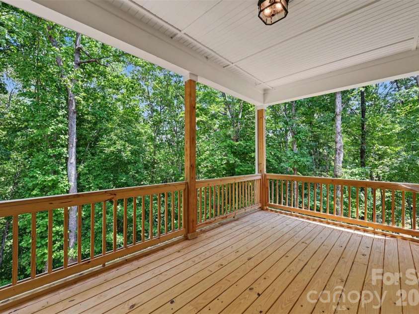 131 High Lake Drive, Statesville, NC 28677.  MLS# CAR4384337, YatesRealty ID 38262. 