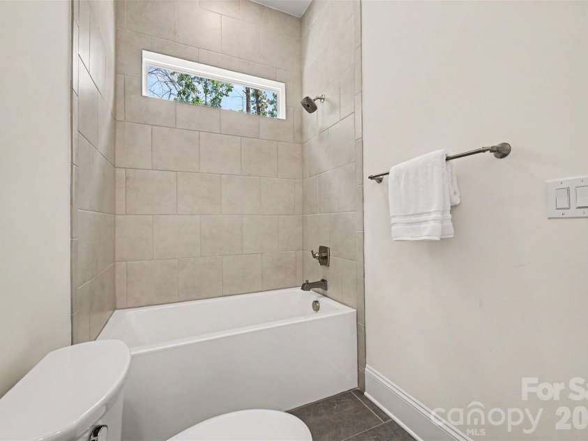 131 High Lake Drive, Statesville, NC 28677.  MLS# CAR4384337, YatesRealty ID 38262. 