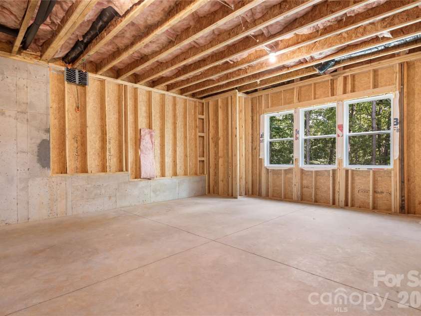 131 High Lake Drive, Statesville, NC 28677.  MLS# CAR4384337, YatesRealty ID 38262. 