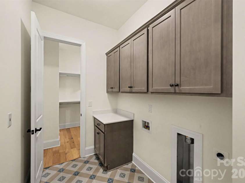 131 High Lake Drive, Statesville, NC 28677.  MLS# CAR4384337, YatesRealty ID 38262. Laundry Room