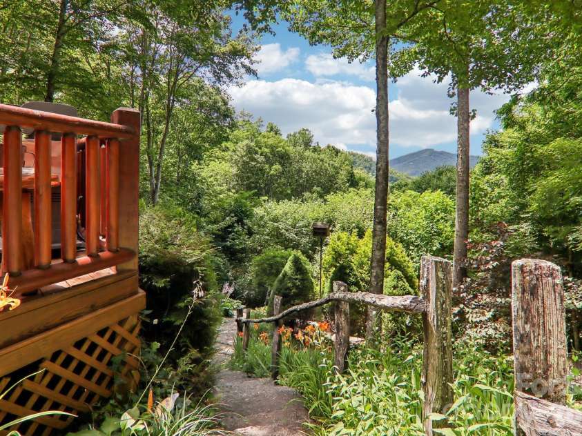 157 Kanusati Trail, Maggie Valley, NC 28751.  MLS# CAR4400203, YatesRealty ID 38264. 