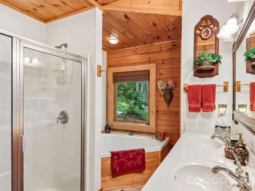 157 Kanusati Trail, Maggie Valley, NC 28751.  MLS# CAR4400203, YatesRealty ID 38264. 