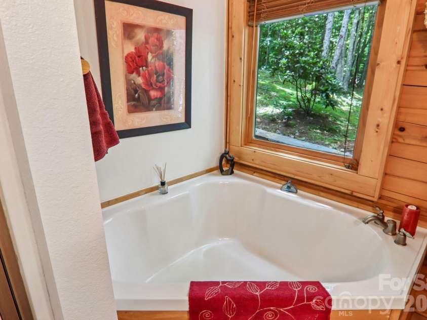 157 Kanusati Trail, Maggie Valley, NC 28751.  MLS# CAR4400203, YatesRealty ID 38264. 