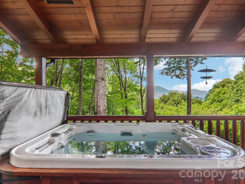157 Kanusati Trail, Maggie Valley, NC 28751.  MLS# CAR4400203, YatesRealty ID 38264. 