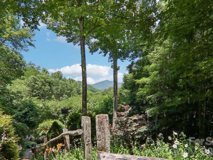 157 Kanusati Trail, Maggie Valley, NC 28751.  MLS# CAR4400203, YatesRealty ID 38264. 