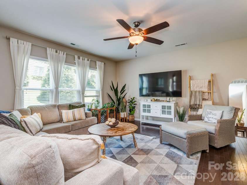 3831 Park South Station Boulevard, Charlotte, NC 28210.  MLS# CAR4398889, YatesRealty ID 38265. 