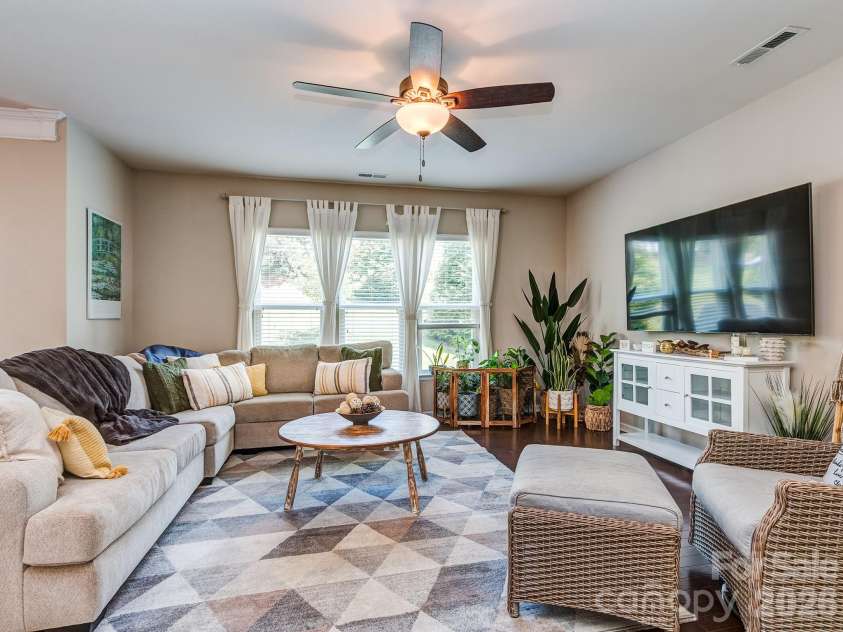 3831 Park South Station Boulevard, Charlotte, NC 28210.  MLS# CAR4398889, YatesRealty ID 38265. 