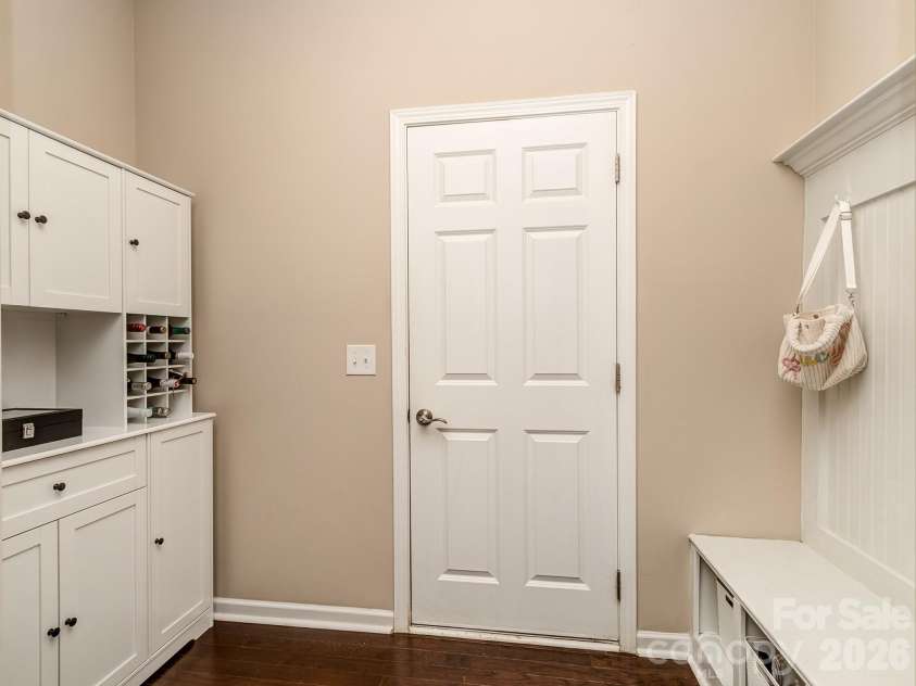 3831 Park South Station Boulevard, Charlotte, NC 28210.  MLS# CAR4398889, YatesRealty ID 38265. 