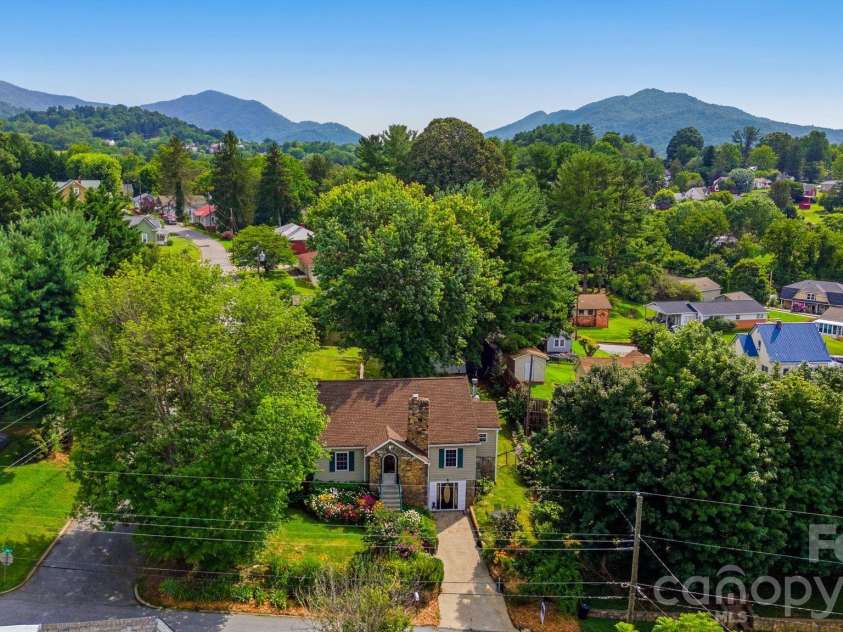 108 Patton Avenue, Canton, NC 28716.  MLS# CAR4400463, YatesRealty ID 38266. 