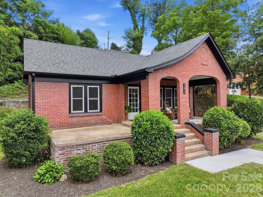197 Academy Street, Canton, NC 28716.  MLS# CAR4403266, YatesRealty ID 38268. 