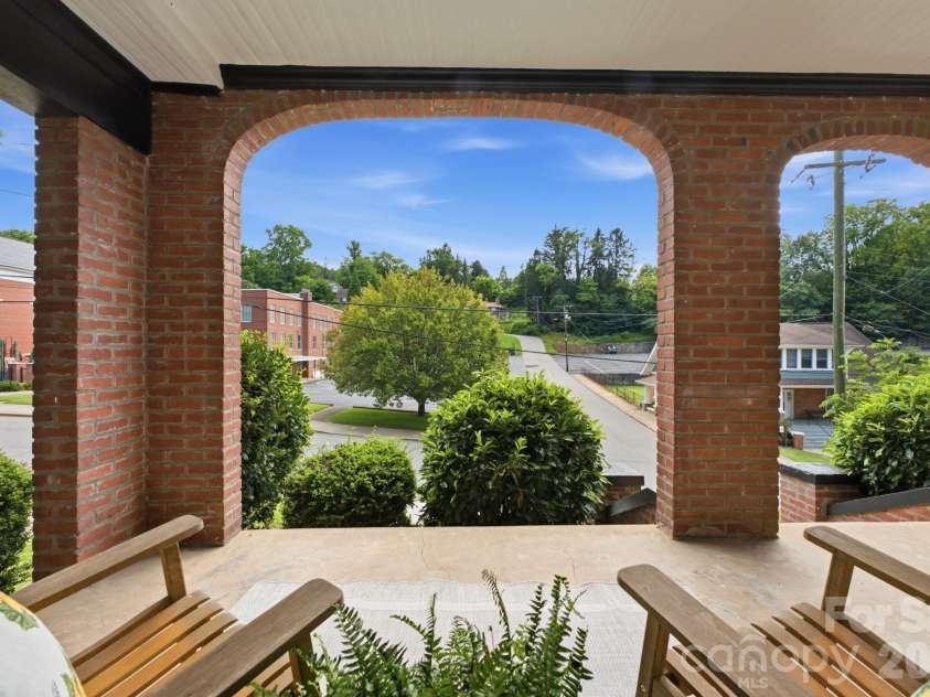 197 Academy Street, Canton, NC 28716.  MLS# CAR4403266, YatesRealty ID 38268. 