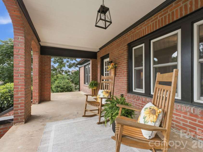 197 Academy Street, Canton, NC 28716.  MLS# CAR4403266, YatesRealty ID 38268. 