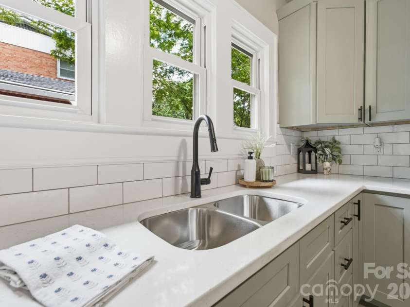 197 Academy Street, Canton, NC 28716.  MLS# CAR4403266, YatesRealty ID 38268. 