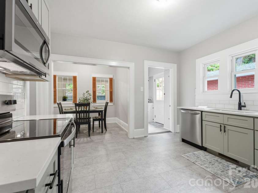 197 Academy Street, Canton, NC 28716.  MLS# CAR4403266, YatesRealty ID 38268. 